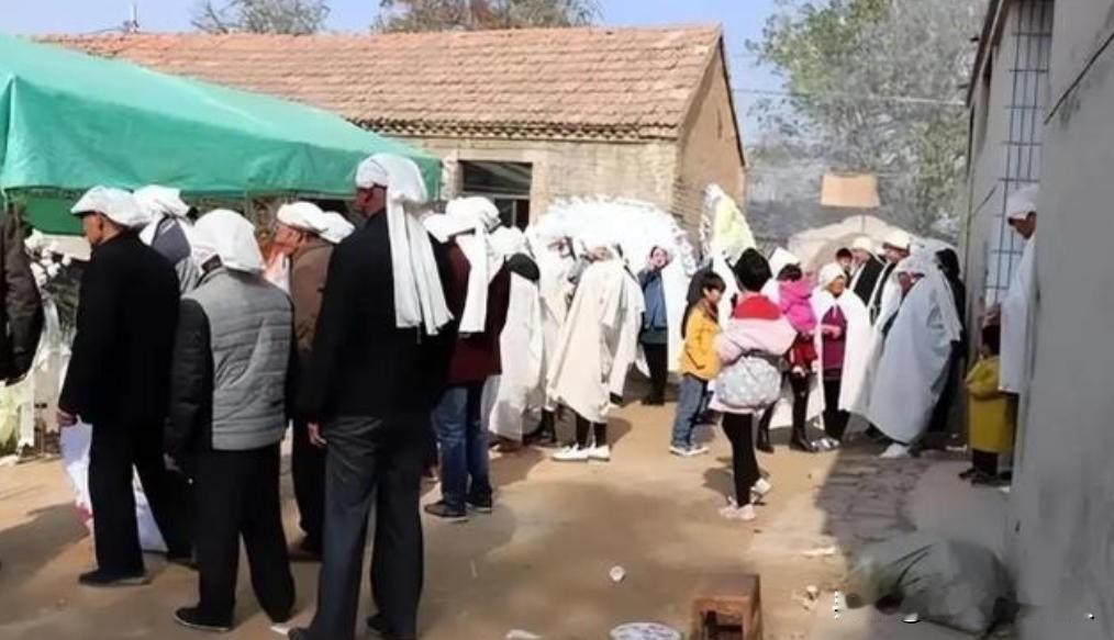 新的殡葬制度将于 2026 年 3 月 30 号执行，大概意思就是：一切从简，城