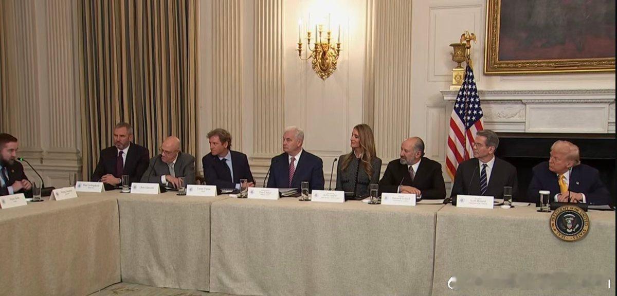 黄金和比特币暴涨的原因，不是什么美国财政部购买美国美国国债，而是白宫召开数字货币
