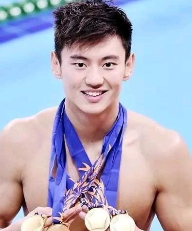 宁泽涛和汪顺到底谁更帅，一直是大家争论的焦点，有些说宁泽涛帅，有些说汪顺帅，说句