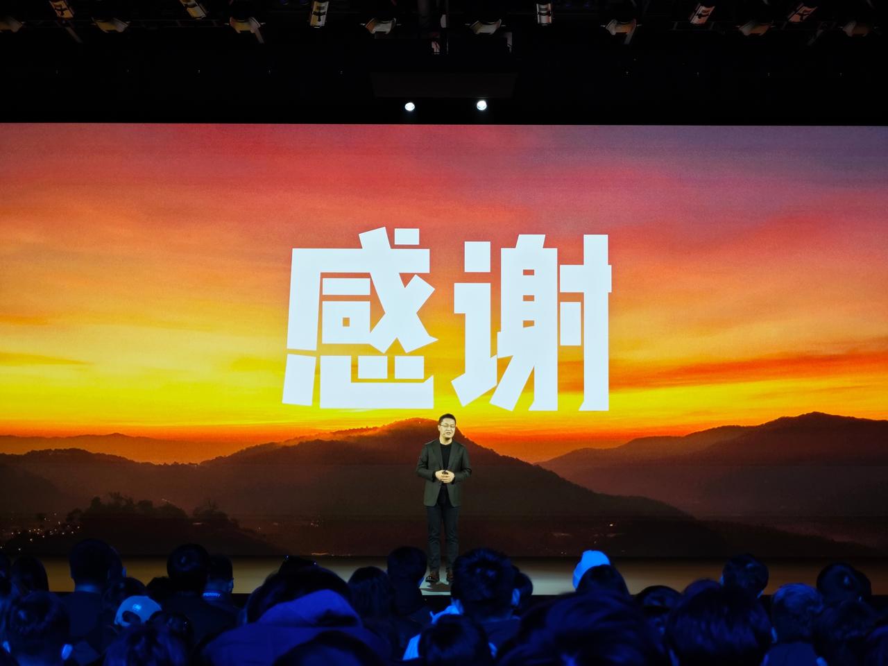 卢总感谢小米，我觉得小米也应该感谢他。 

然后是感谢国产供应链的伙伴。