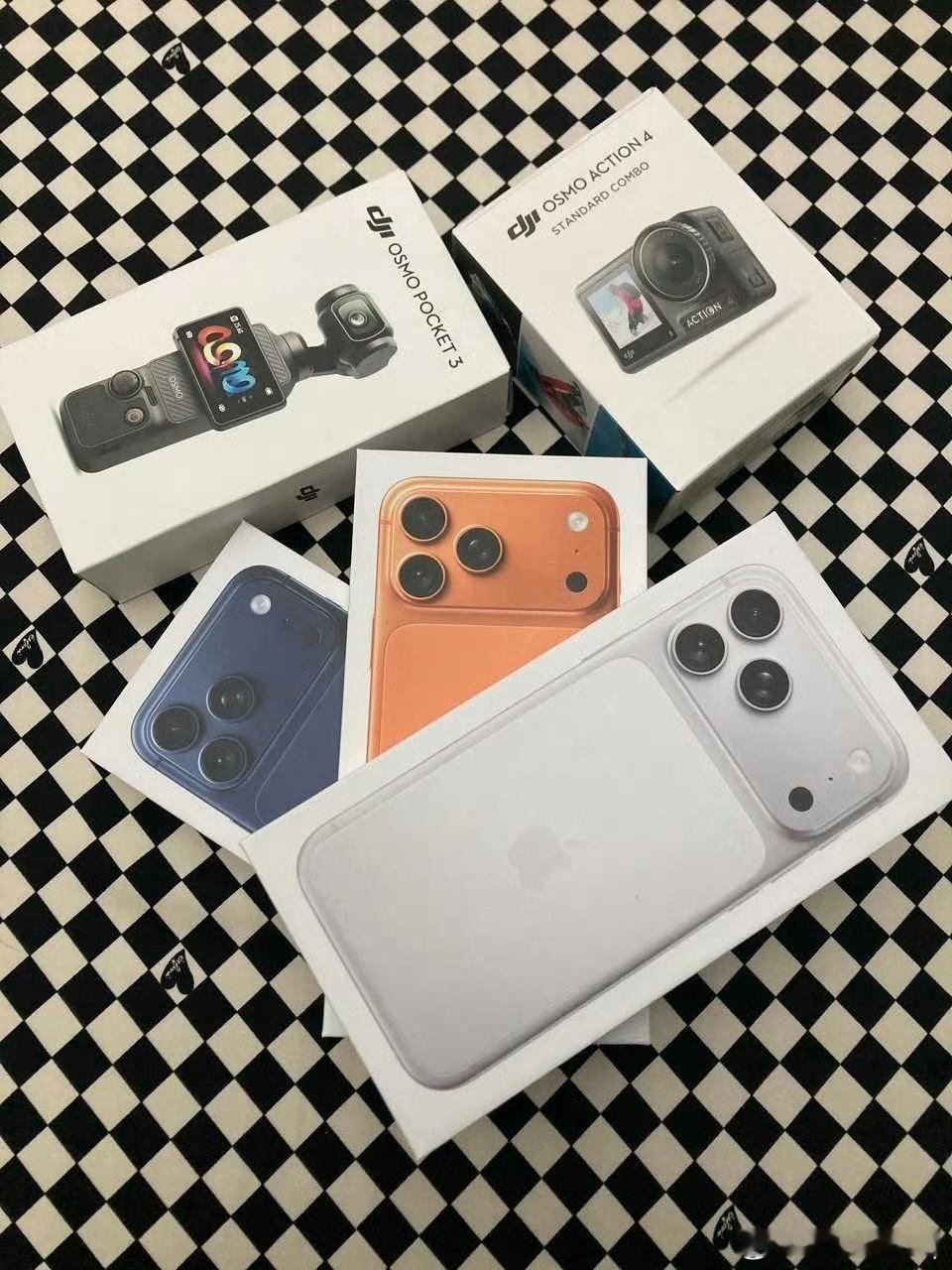 点赞+关注我，今晚通过抽5⃣️位宝送大礼包啦这里面，包含iphone17 pro