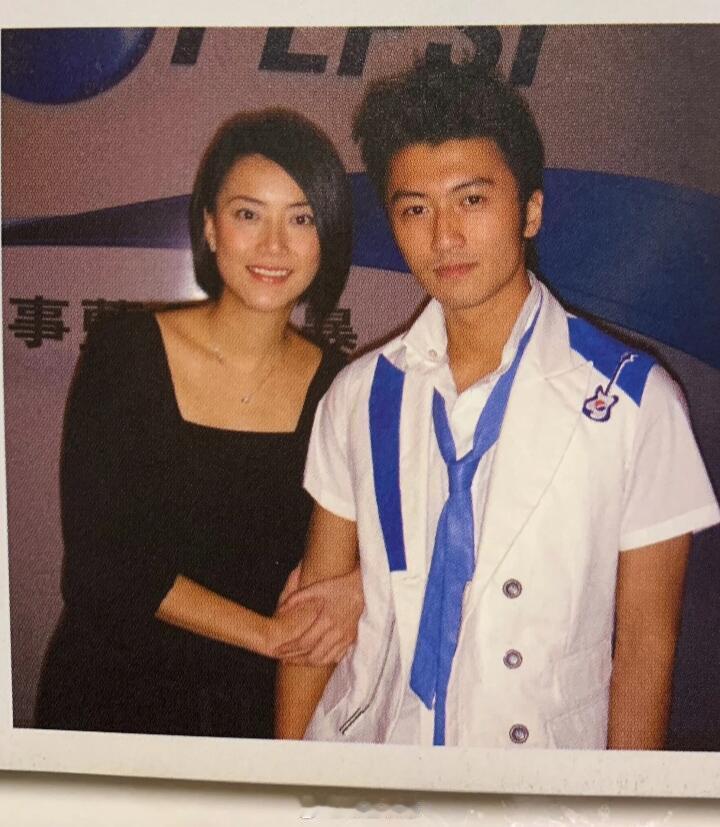 谢霆锋背后的她，眼光太毒了！ ​​​
