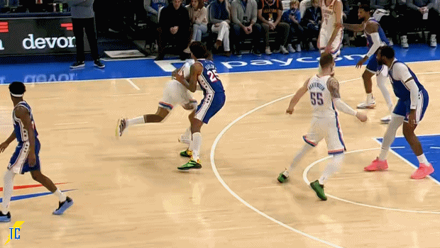 杰伦与哈腾互相助攻对方打成配合，随后切特中投单打命中，雷霆开场一波16-9打停7