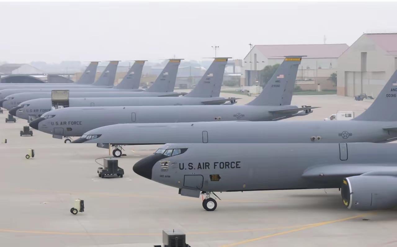 美国目前在中东地区仅有三艘宙斯盾驱逐舰，两艘在波斯湾，一艘在红海，但地中海却没有