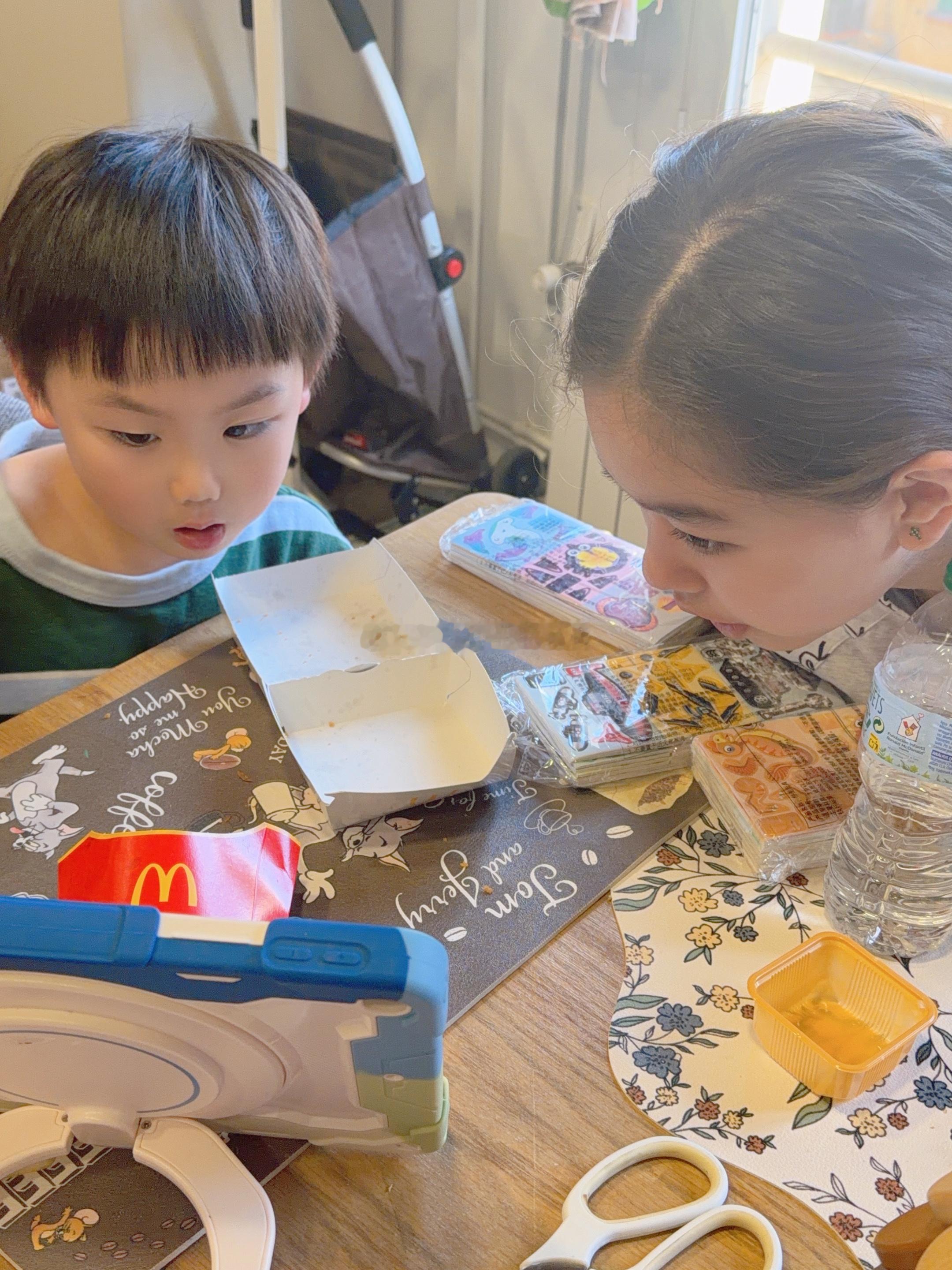 姐姐和小弟弟可好了胖子去夏令营还没回来 