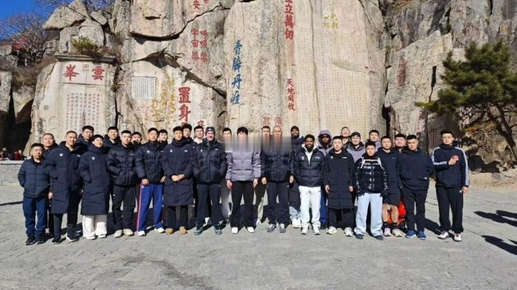 山东男篮开局登泰山，总比某队爱去寺庙求神磊落，但邱彪今年还能打进四强吗？


南