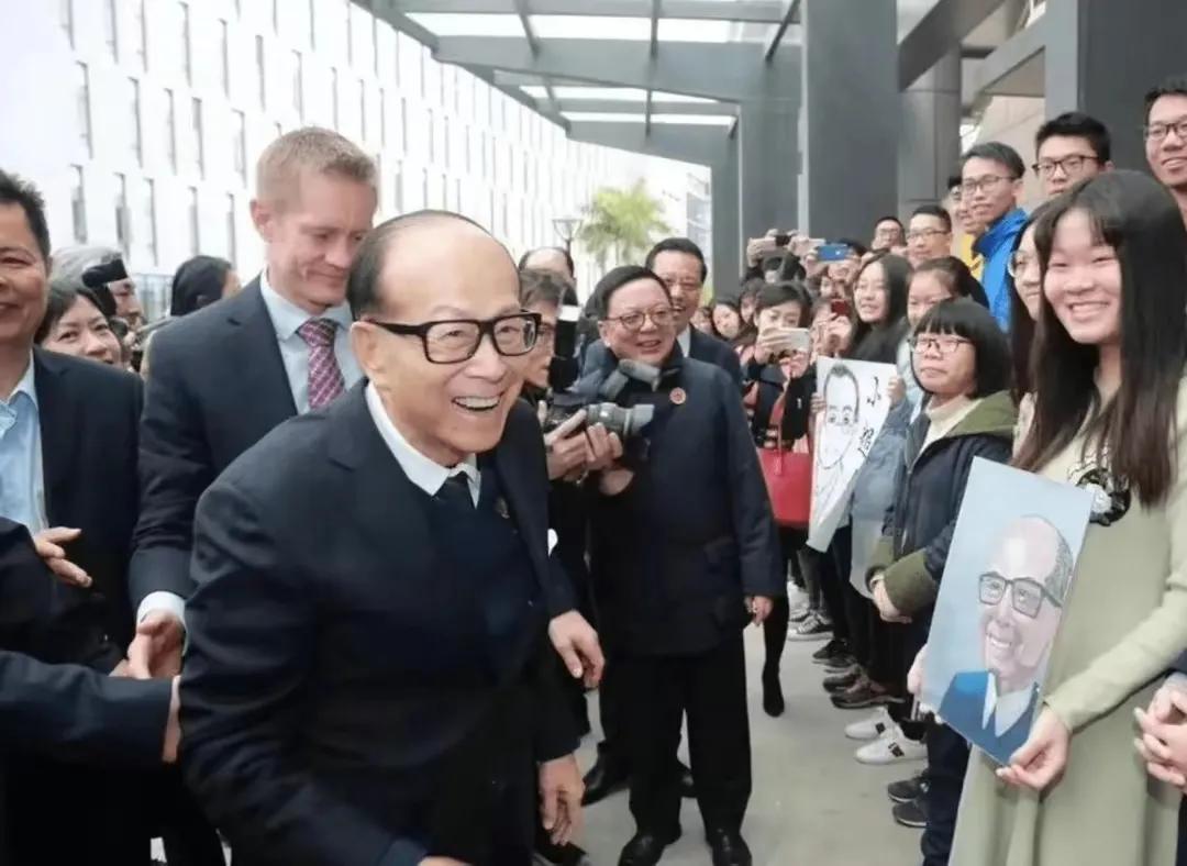 李嘉诚竟然是所有顶级富豪中，最痛恨哈马斯的，原因谁能想得到啊！

香港首富李嘉诚