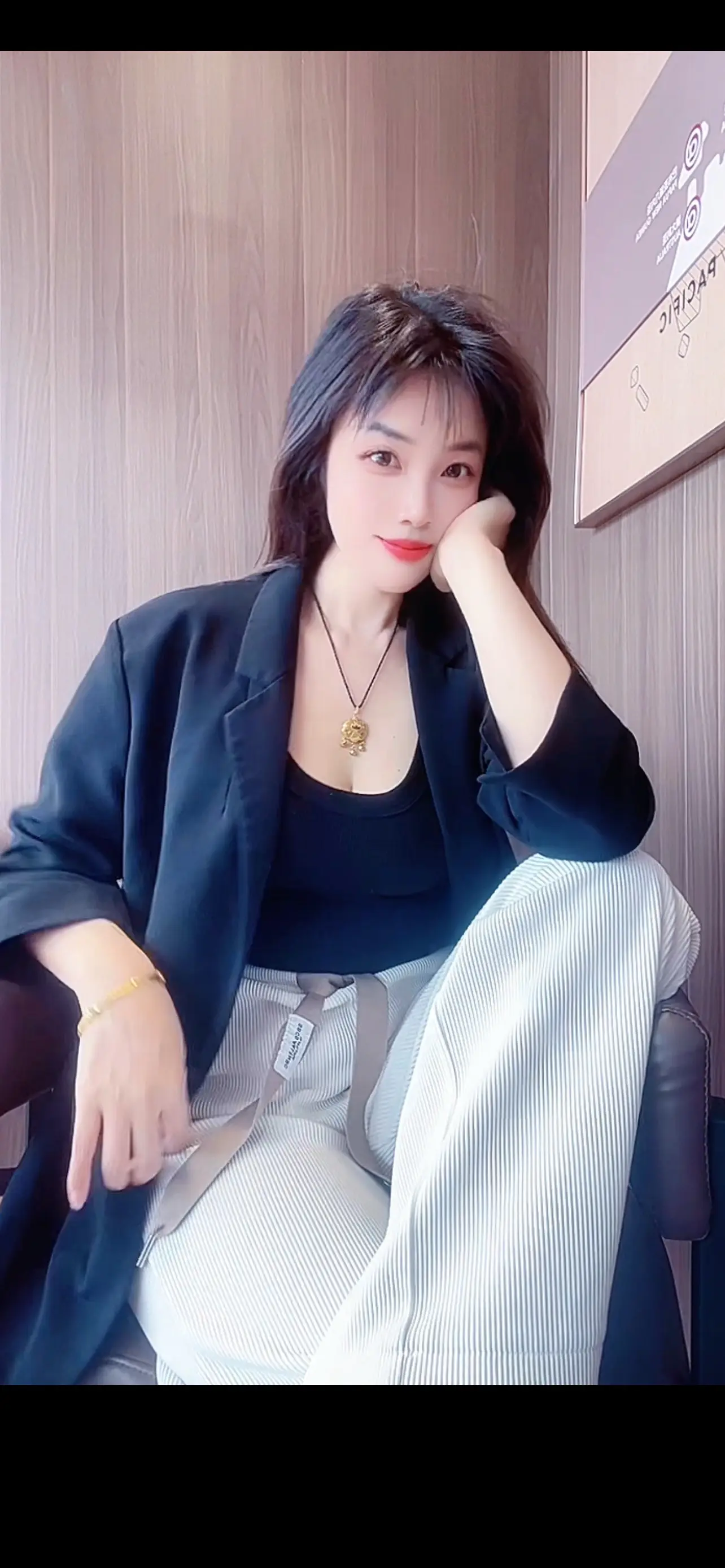 “人生的下半场，拼的是健康和心态，遇到添堵的人就躲一躲，遇到糟心的事就...