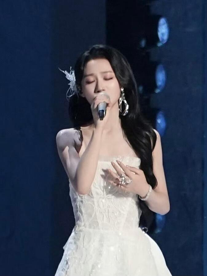 网传何宣林倒数第三 何宣林表演的感染力，全场都看得见。网传倒数第三，要么是假消息