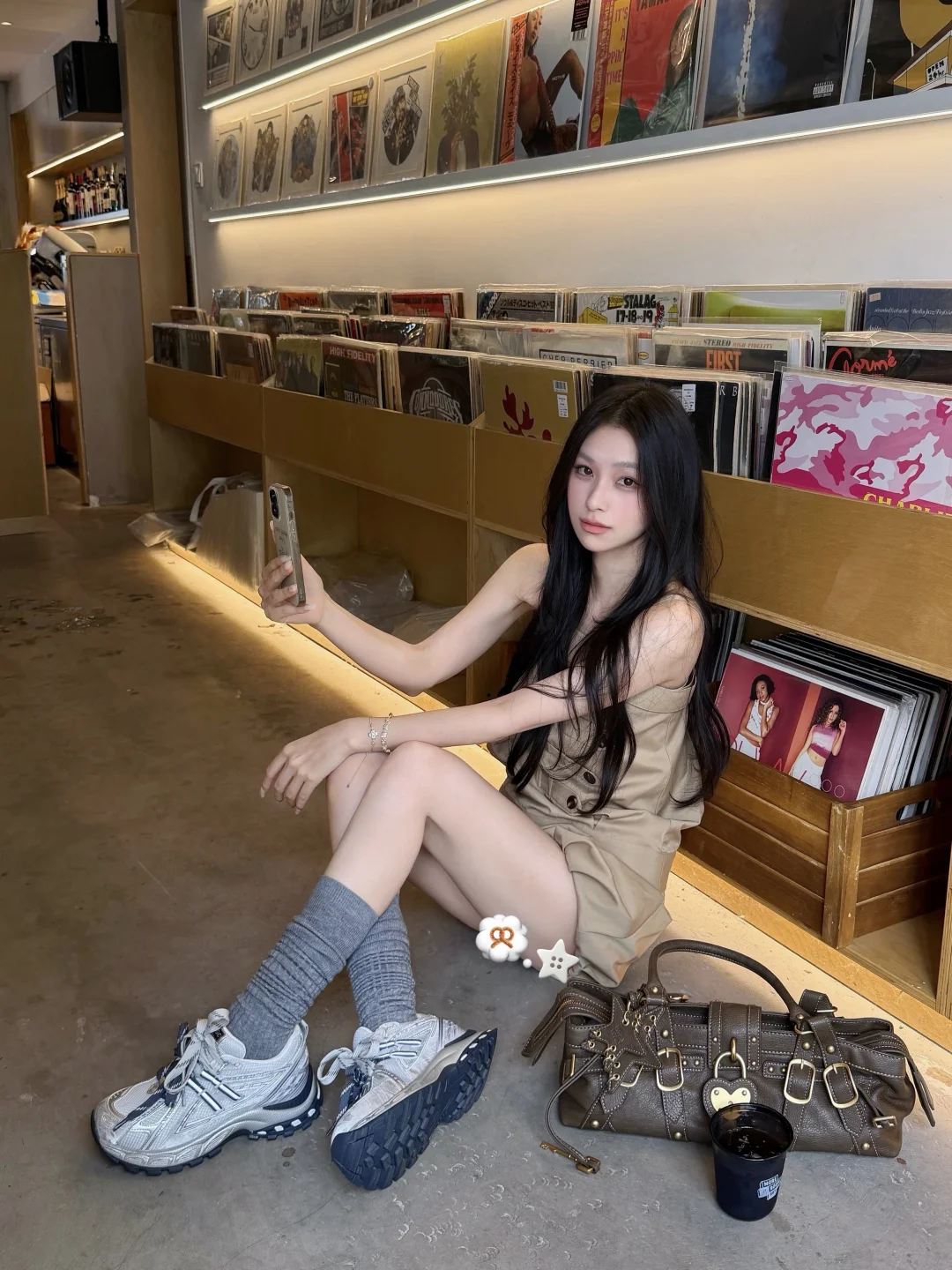 vinyl moment 💽◞♪”
