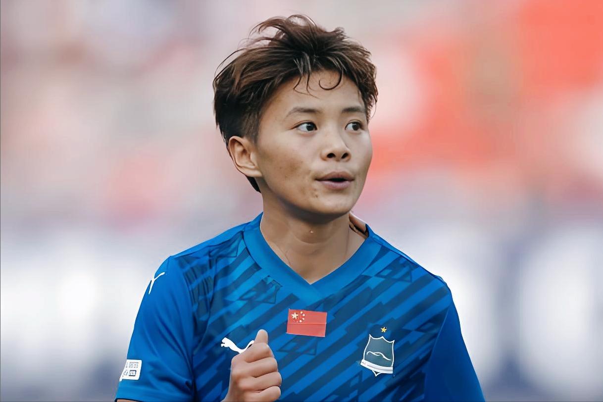 王霜10分钟内梅开二度，武汉车谷江大女足上半场2-0领先印度东孟加拉女足，女足亚
