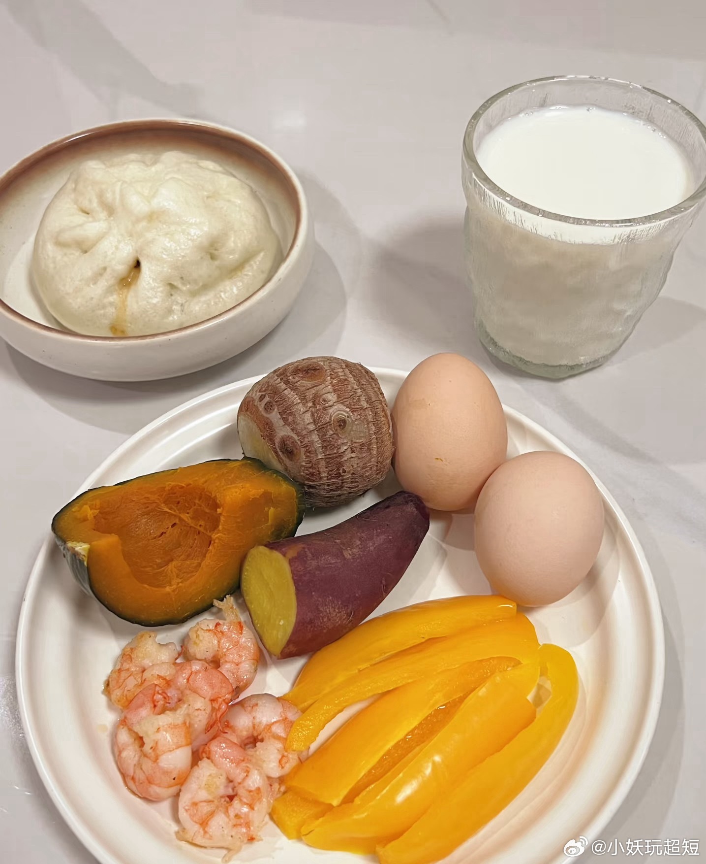 周五盘前发酵消息精选1、芯片半导体：美股半导体板块暴力拉涨，闪迪、美光科技、SK