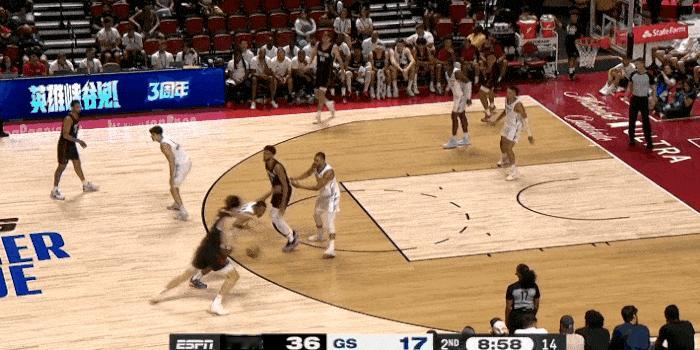 杨瀚森NBA夏季联赛首秀，这个持球突破上篮有点诺维茨基的影子啊。 ​​​