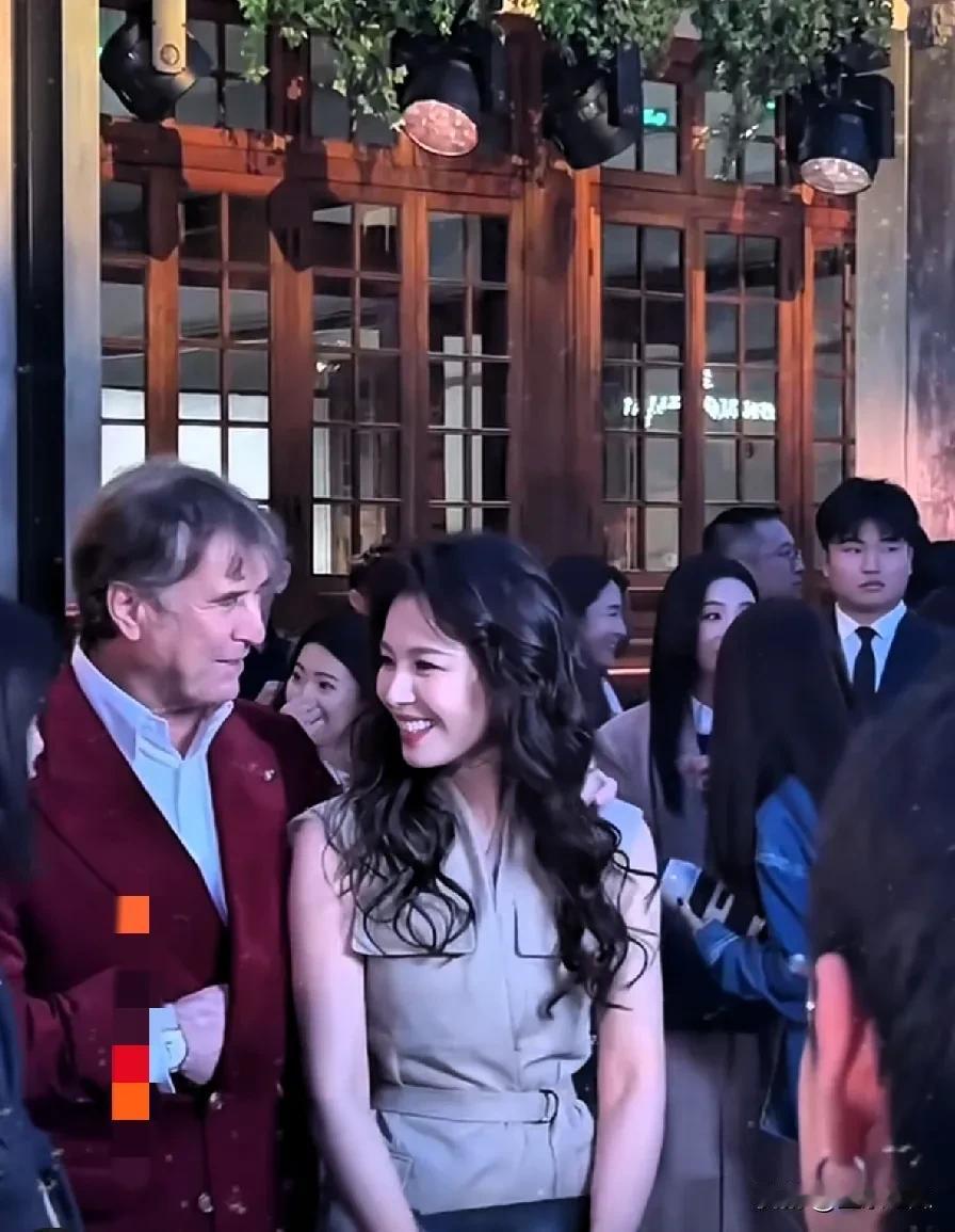 刘涛真是靠自己混得风生水起，性格	温柔，容颜靓丽，演技也棒，主持节目也很大气端庄