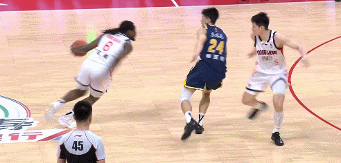 广东男篮vs龙狮男篮 陈国豪本场第3记三分球！5中3了 