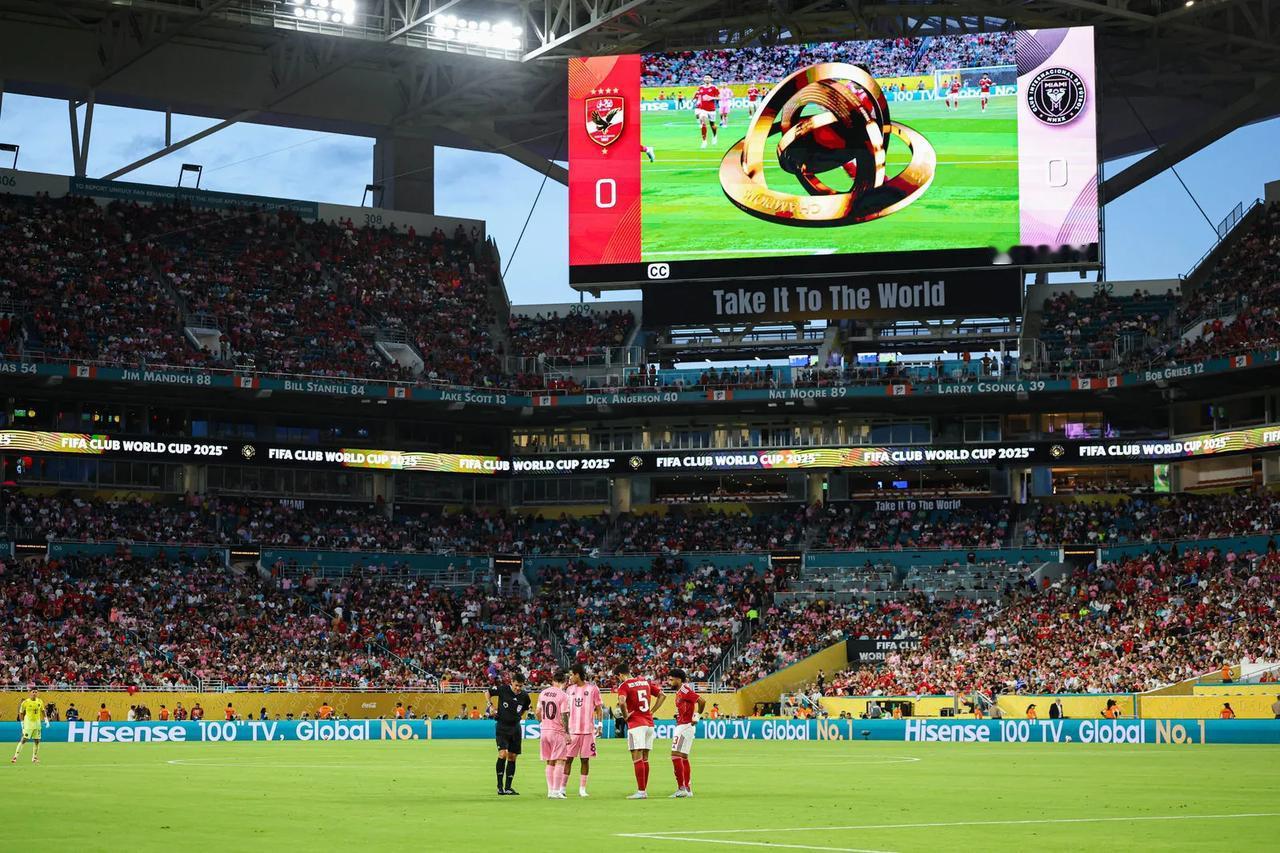 海信携100吋电视亮相2025 FIFA世俱杯，成为首个官方VAR显示合作伙伴，