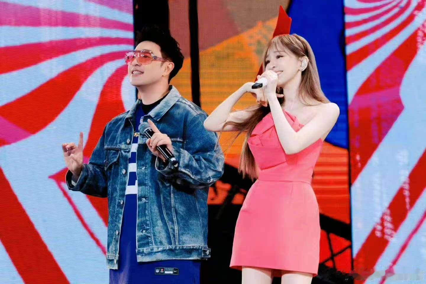 潘玮柏王心凌新歌上线 潘玮柏新歌《LIKE IT LOVE IT》来袭，和王心凌