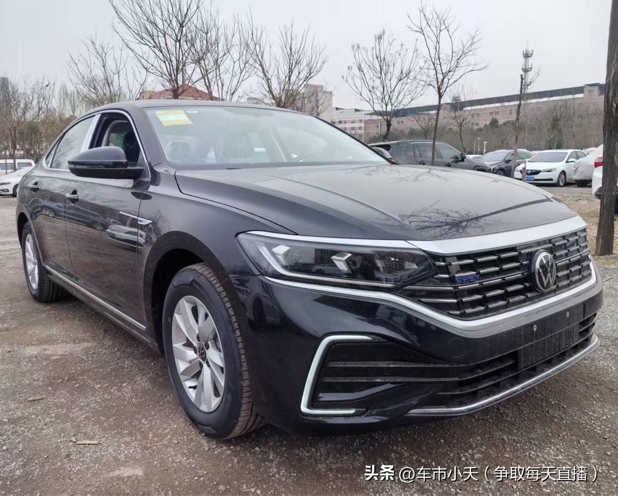 最近帕萨特的混动版本的降价也大幅调整，降价由之前的60000左右扩大至87000