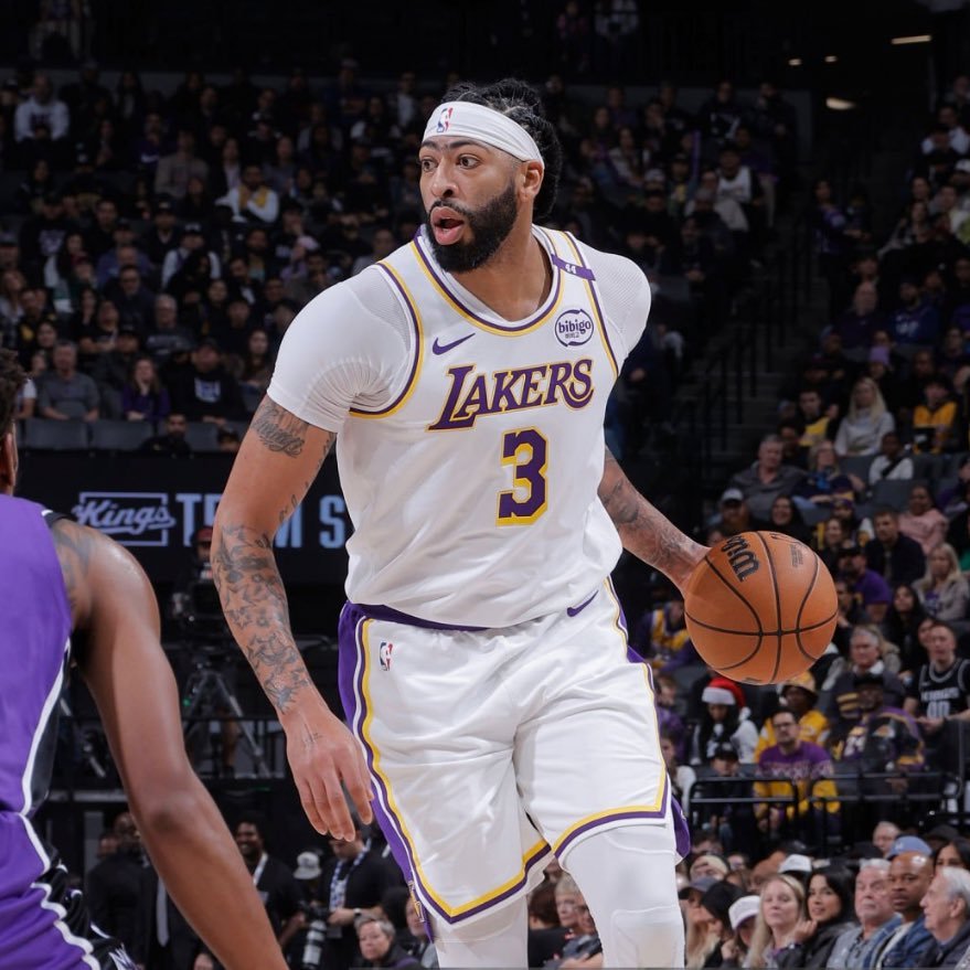 浓眉：好险，差点又要被喷[doge]出战37分钟，拿下10分15篮板5助攻3封盖