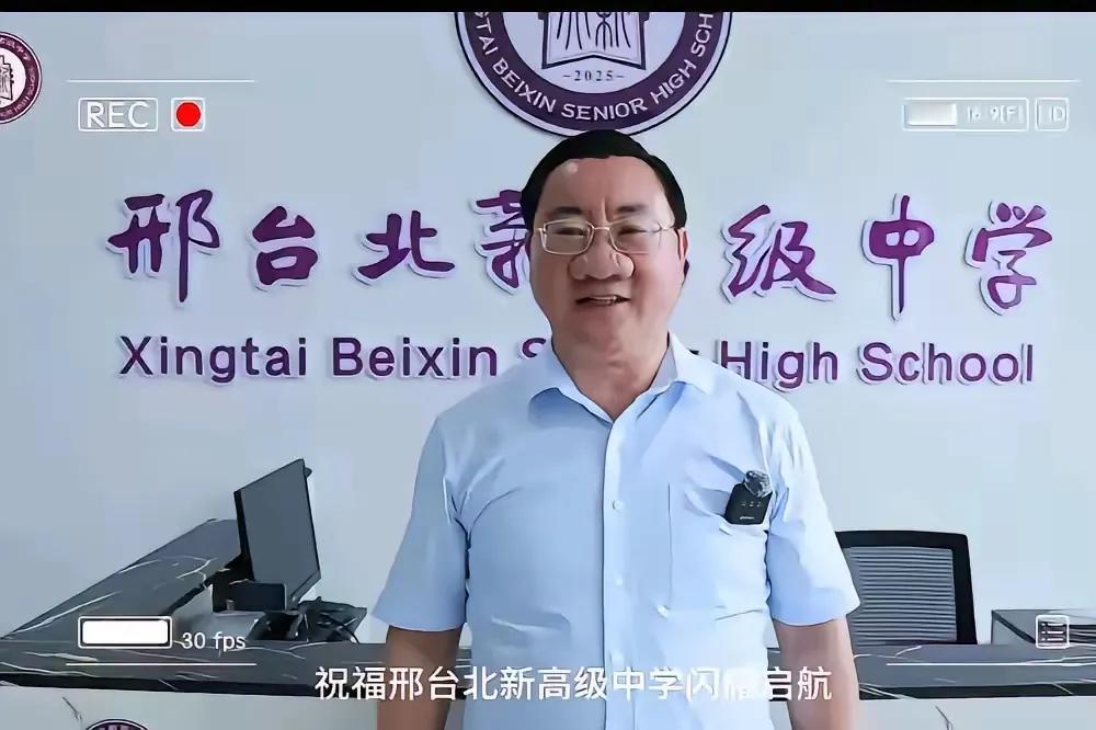 哇哇！这是鼻子界的鼻祖吗？这鼻子真的让人“叹为观止”啊！

原谅我不厚道的笑了，