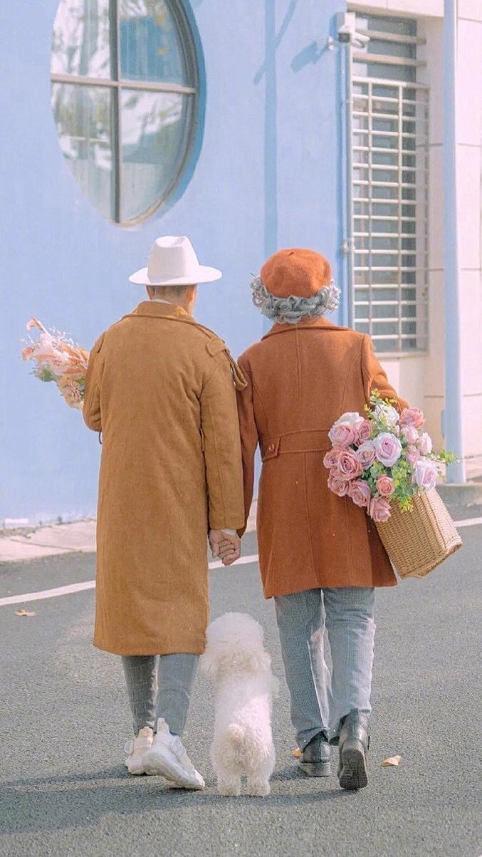 小时候，奶奶就教我一个辨识人的方法:“窝里横的，对外都怂，窝里怂的，对外都横”此