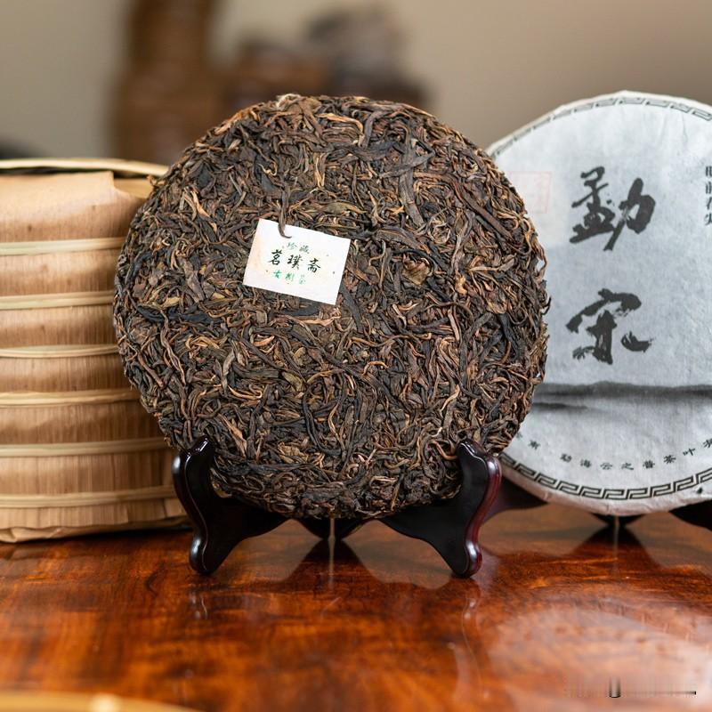 首先，古树茶虽然内涵物质更丰富，茶汤更醇厚、饱满有“茶气”，但它的风格千差万别。