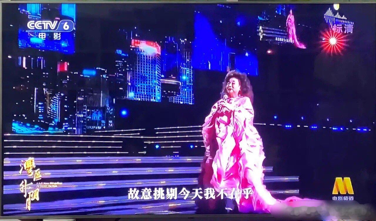 #港星赢得很彻底#徐小凤今晚最佳没有对比就没有伤害，不得不说港星赢得很彻底。无论