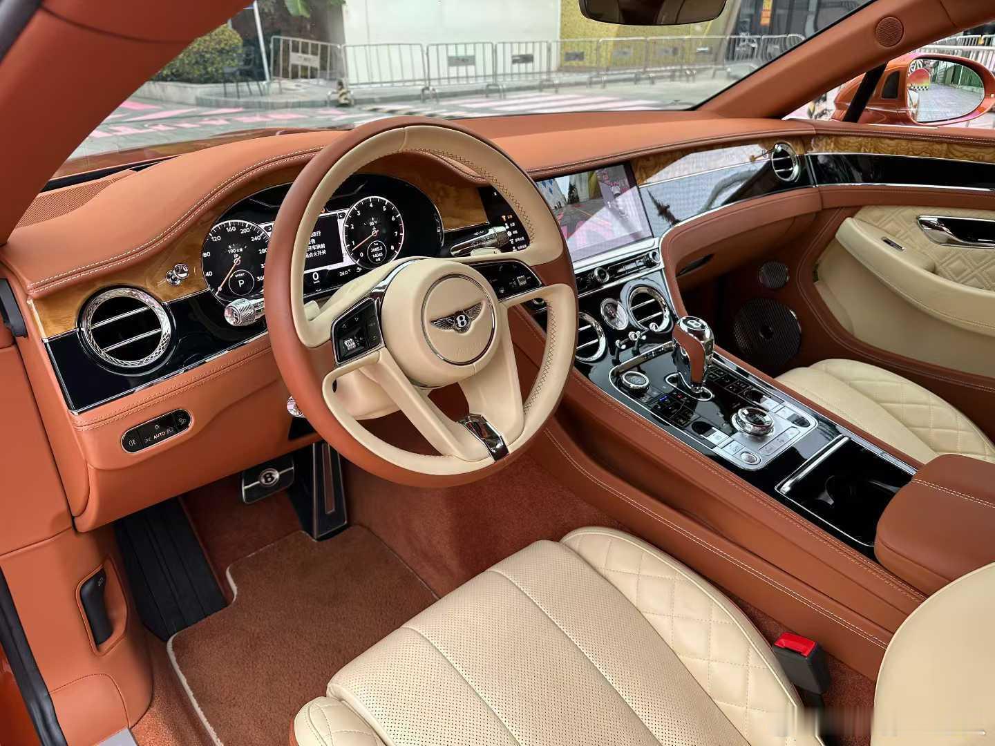 宾利欧陆GT 6.0 W12、19年仅行驶14000公里  选配：翻转屏 穆勒包