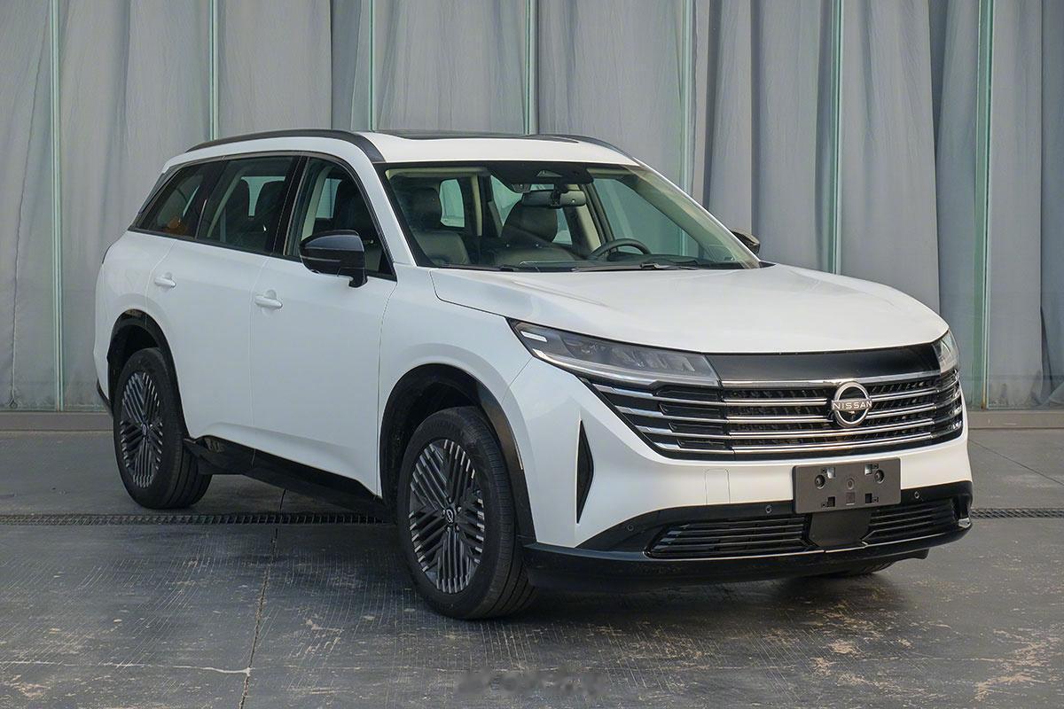 东风日产Pathfinder（探路者）申报图
定位中大型SUV，七座布局。车长达
