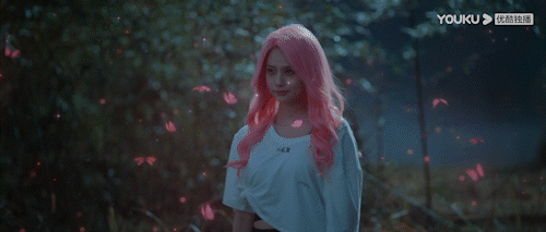 #张灵玉和夏禾是打架还是调情#《异人之下》大战马上开始，没想到张灵玉一副旧情复燃