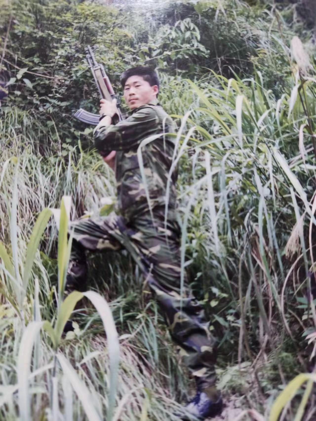 青春的记忆 让军人成为全社会尊崇的职业