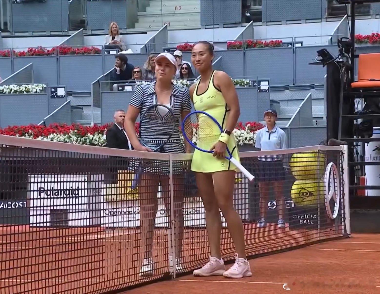 天空一声巨响钦文闪亮登场加油⛽郑钦文