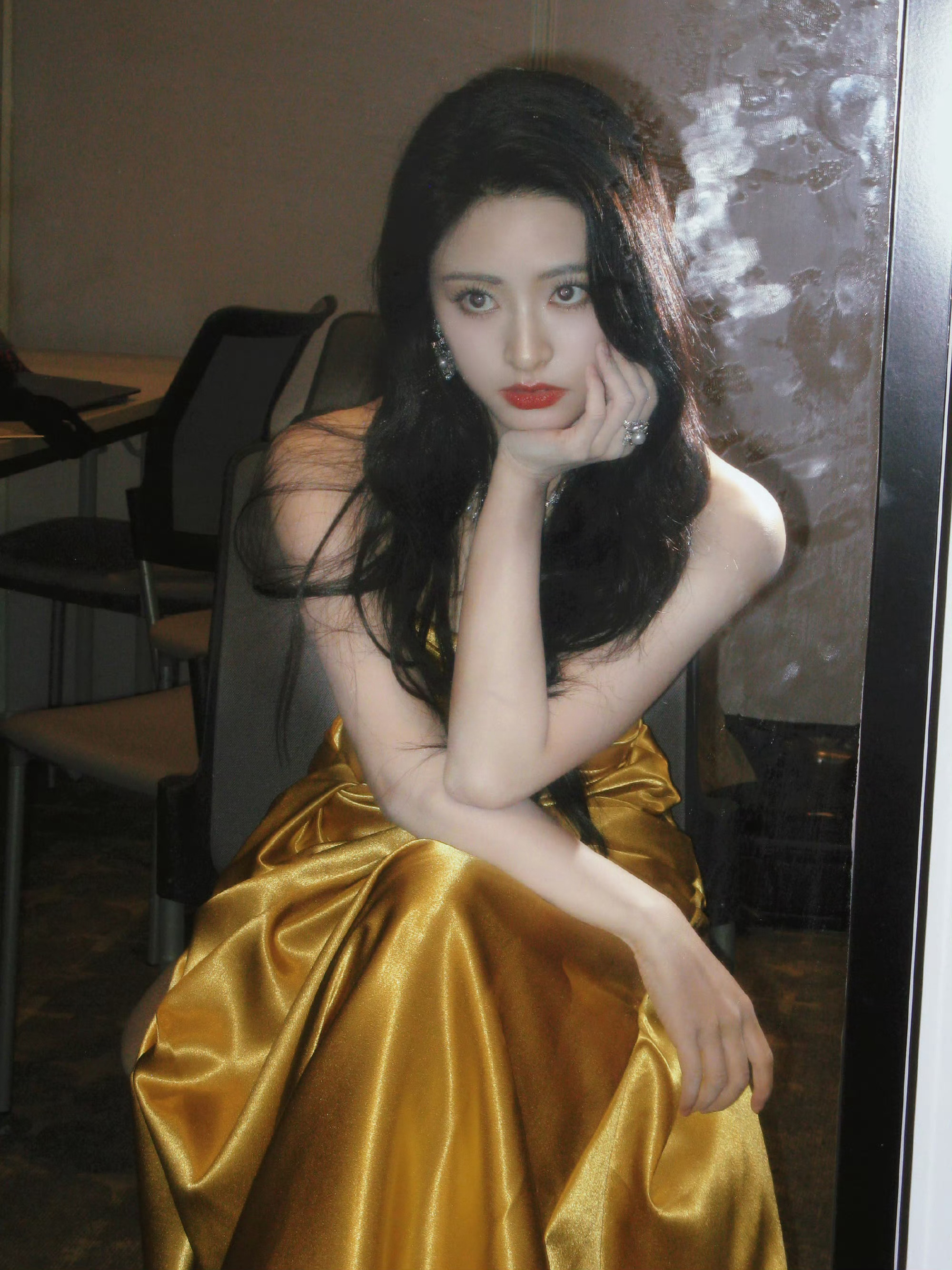 沈月泰国年度海外最受欢迎中国女演员你真的很棒沈月，这条上坡路我们要一起走上去[哇