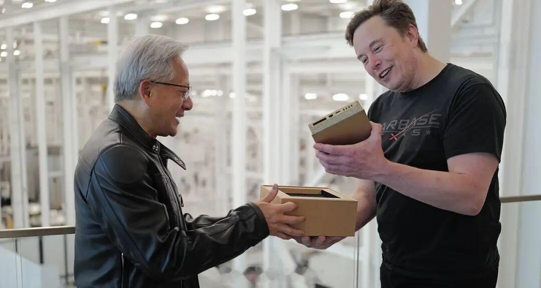 英伟达 CEO 黄仁勋亲手交付全球最小 AI 超级计算机给马斯克。这一交付仪式标