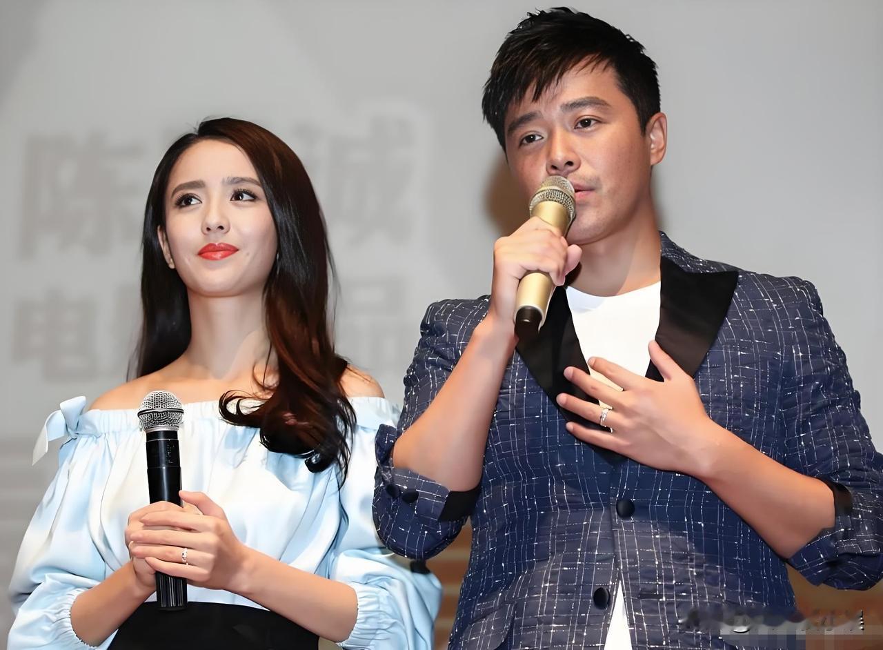 网友们称佟丽娅和陈思诚是新型离婚关系。

他们俩是极少见的离婚模式。

即使他们