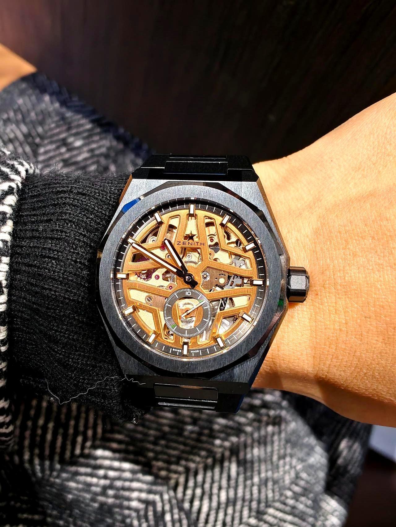 米兰钟表周，真力时把DEFY系列一口气塞满六张新面孔。
 
黑陶瓷计时、镂空金机