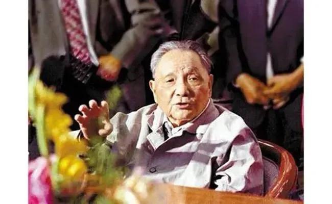 今天是邓小平的忌日。27年前的今天，1997年2月19日，邓小平在北京病逝，享年