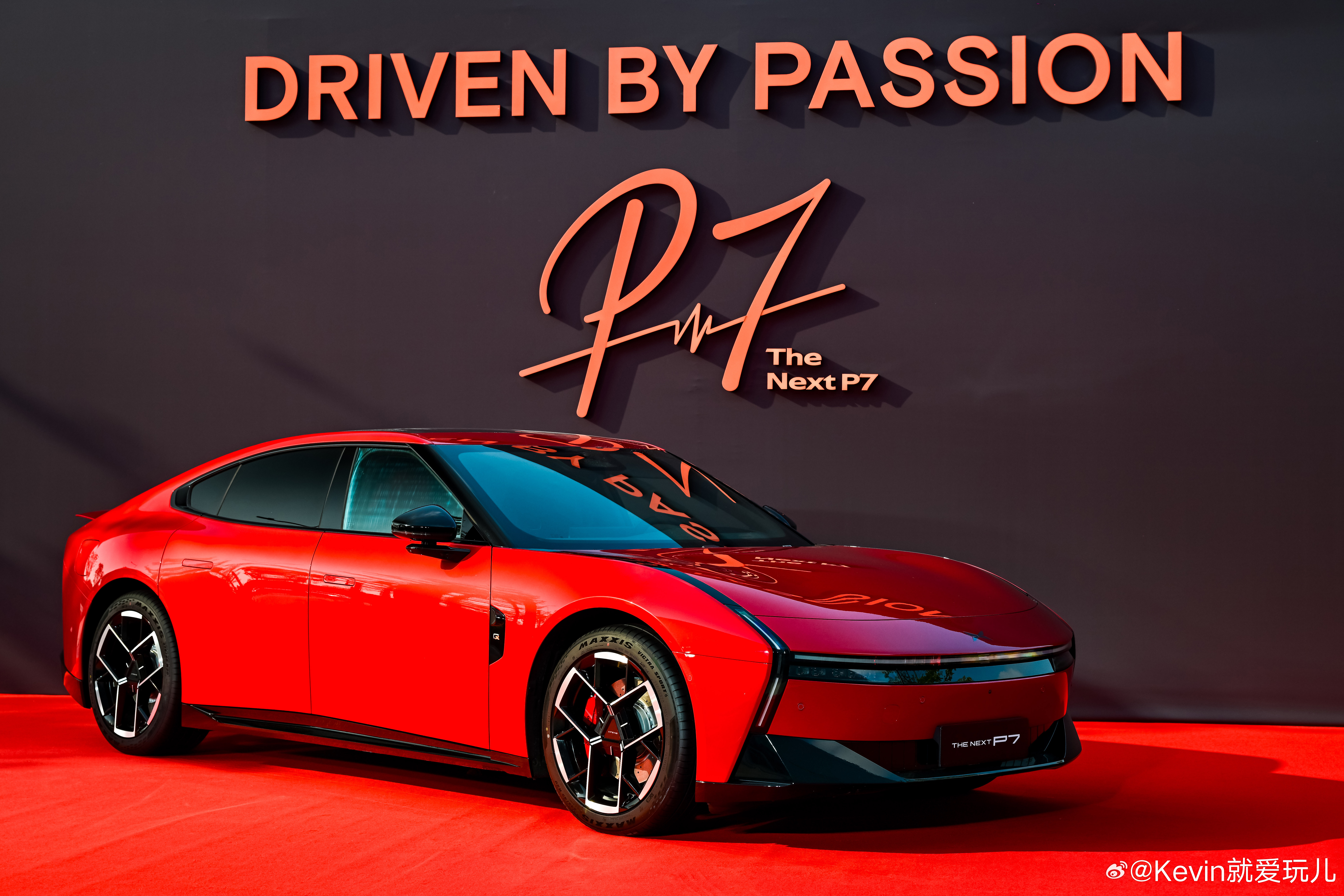 小鹏P7今天全面升级，702 Max版 20.38万元、820 Max版  22