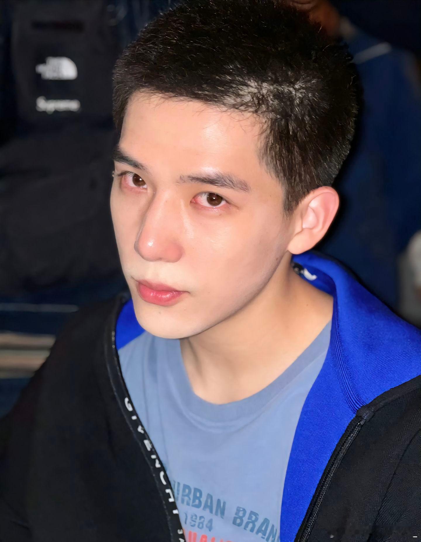 王安宇[超话]   感觉王安宇是那种偶尔臭屁开朗 很可爱 但是又心思细腻 很在乎