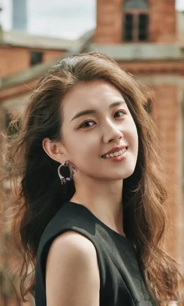 郭宇欣这人真让人无话可说了刚刚走红一个多月就出手大方请玉簟秋全组工作人员喝饮料​