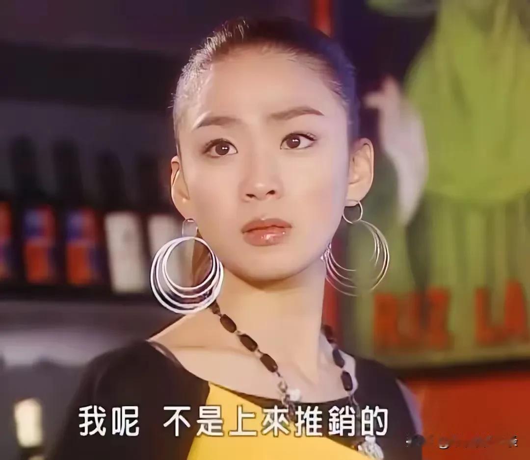 这个女演员和泰国小水长得好像，都是长相很有魅力的那种女性，适合演坏坏的心机女孩，