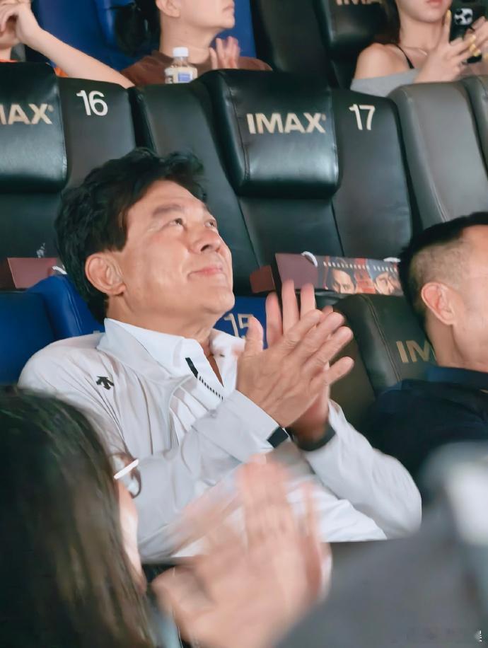 朱时茂支持陈佩斯新电影朱时茂现身陈佩斯新电影首映 电影《戏台》北京首映礼，陈佩斯