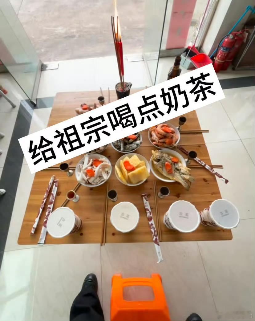 给祖宗吃点新鲜货 ，好家伙，是不是应该还有个肯德基汉堡    怕吃撑了再给整点健