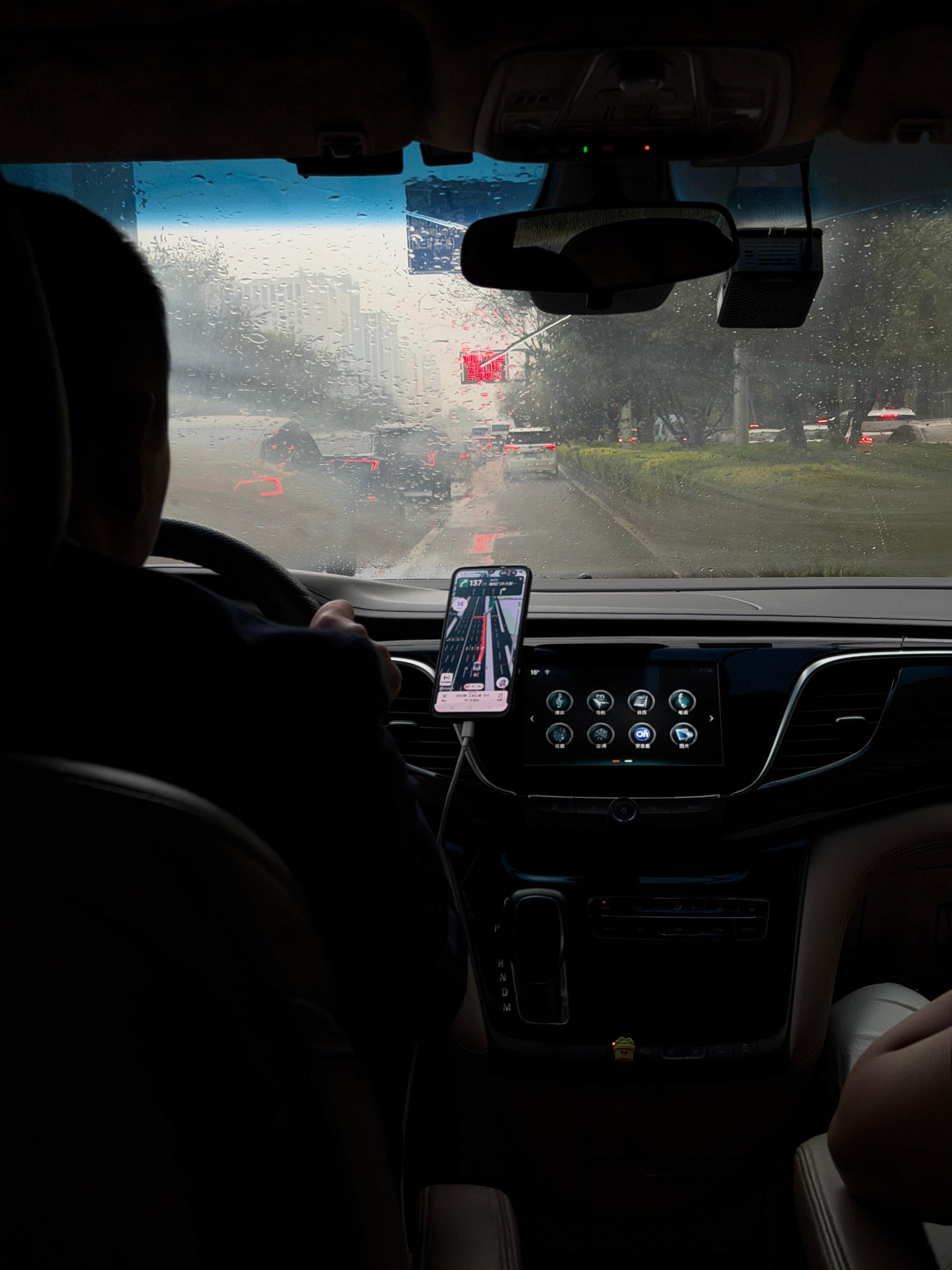 北京，雨中堵车… 北京·北京首都国际机场