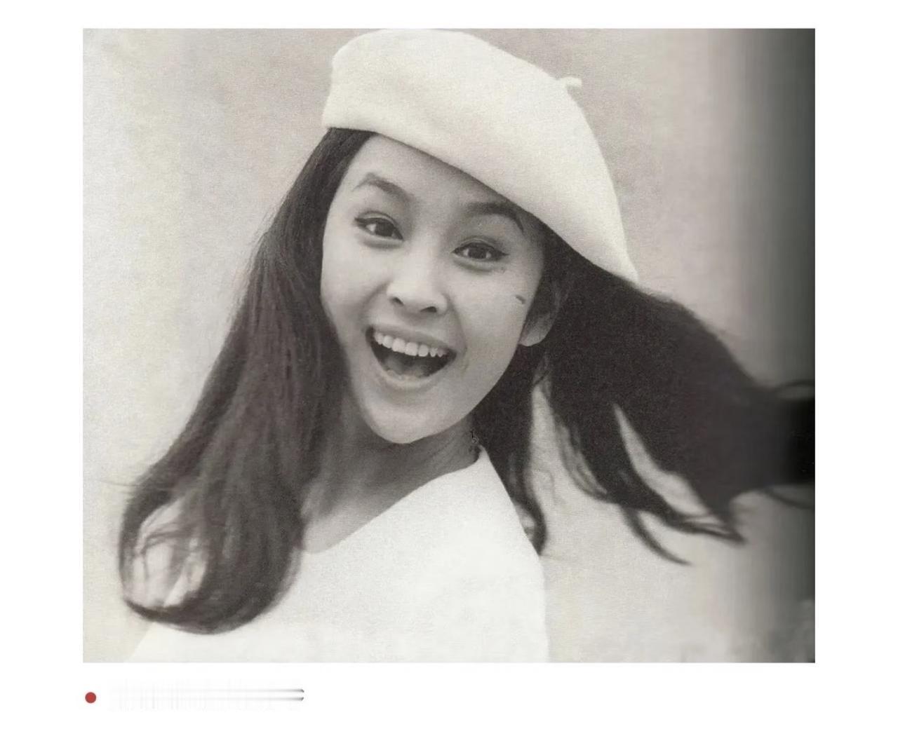 很多人以为林青霞是台湾第一代玉女掌门人，其实更早的华语影坛顶流玉女是甄珍。她是琼