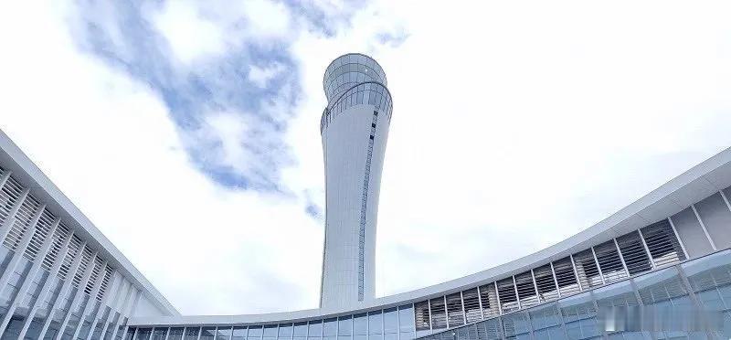 福州长乐机场新塔台，已然成为福州地区的一个地标性建筑，高达百米的茉莉花造型赏心悦