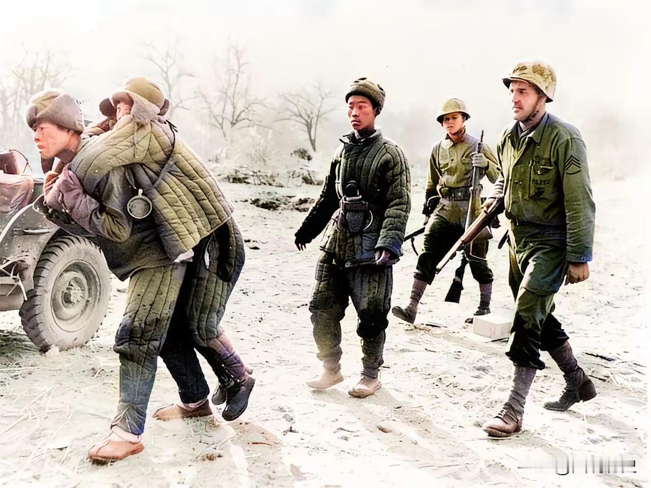 这张老照片感动了无数国人！

这张老照片拍摄于1951年，抗美援朝初期，战地记者