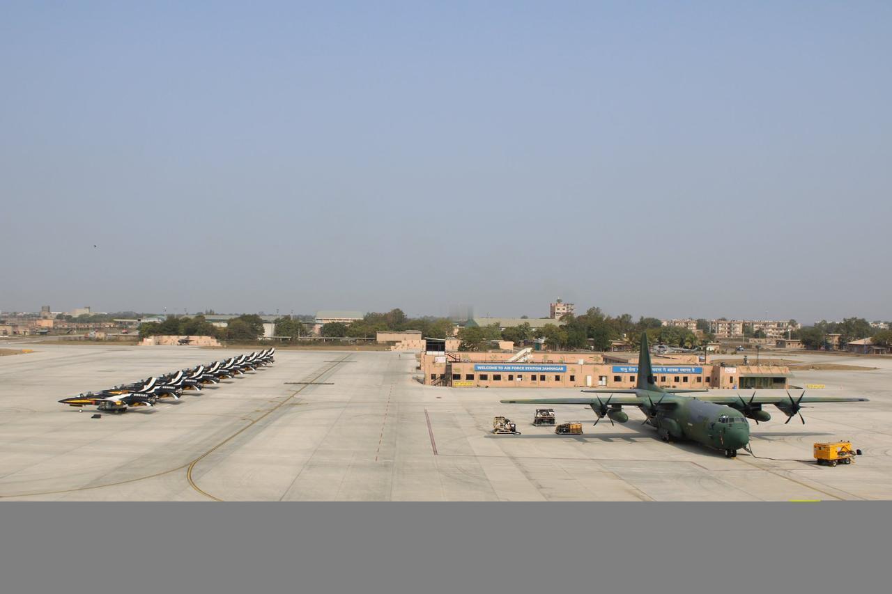 近日，韩国空军黑鹰特技飞行队在印度贾姆讷格尔空军基地过境停留，之后前往沙特阿拉伯