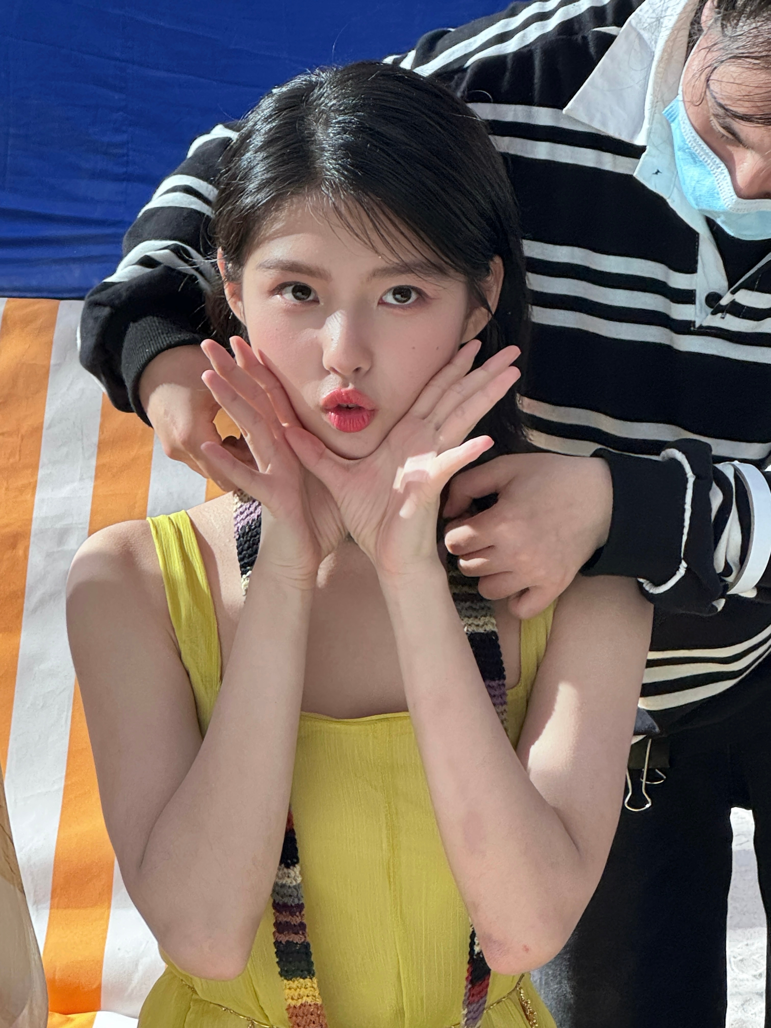 艾米  艾米蓝裙黑色鱼嘴高跟鞋