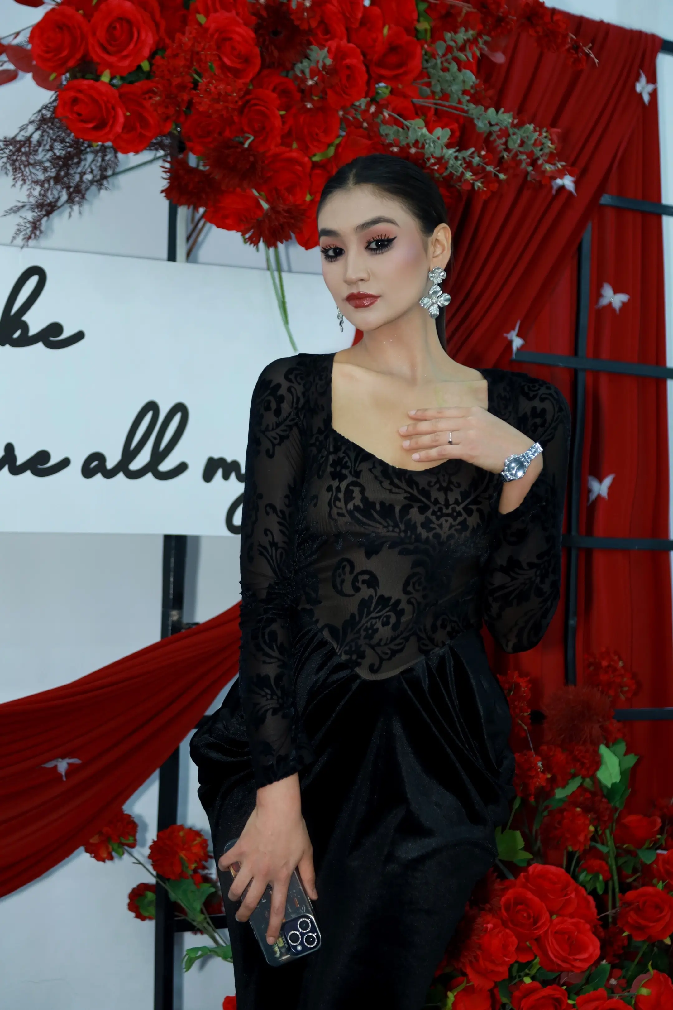 每一个漂亮女人背后 都有一个宠爱她的男人.🥰